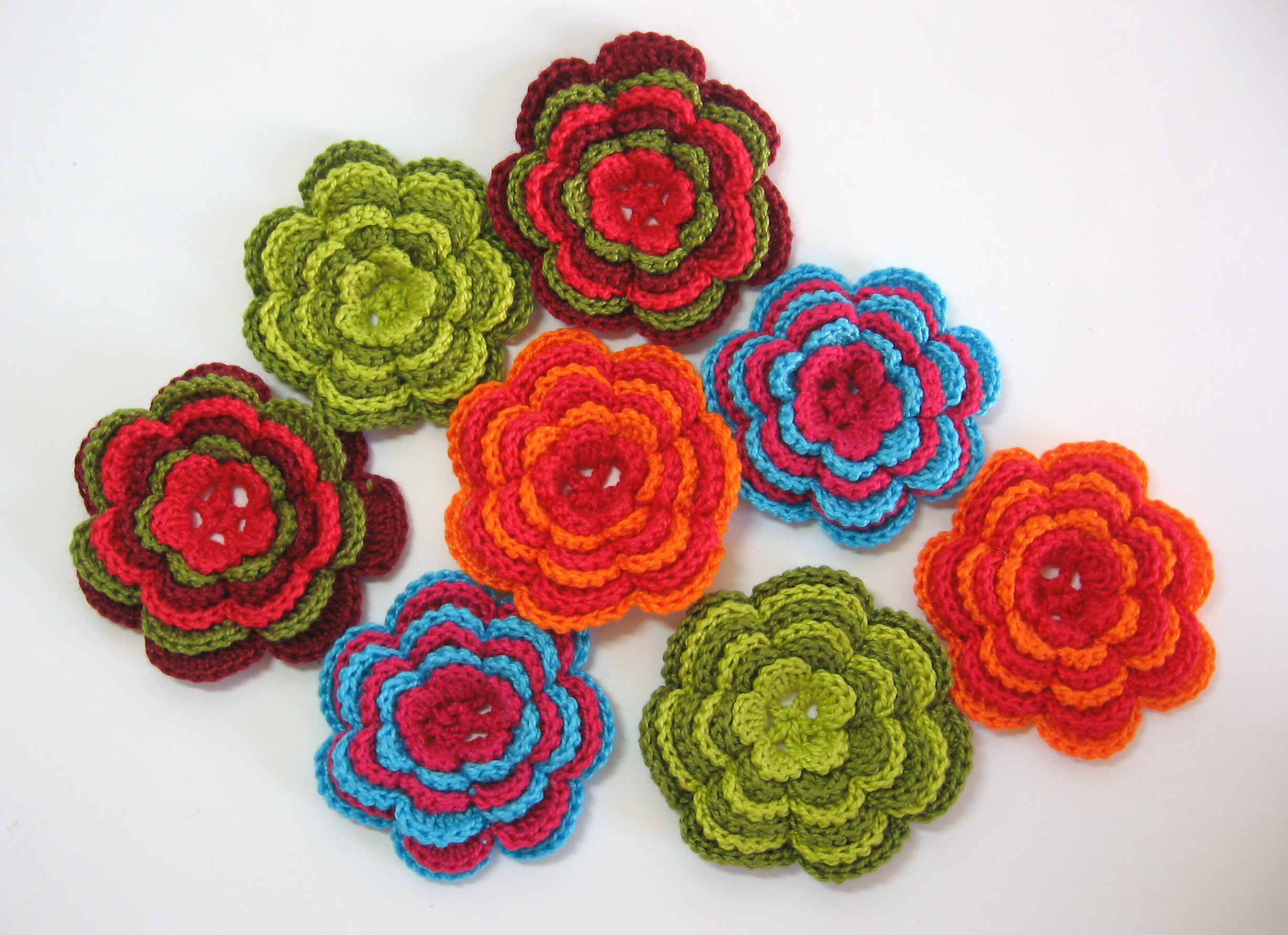 Flores de croche coloridas